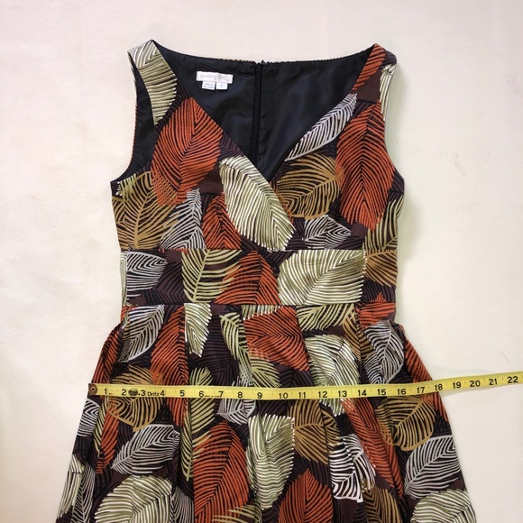 LONDON TIMES Sleeveless V-neck Dress (2) - Picture 11 of 17